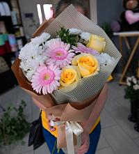 Букет цветов из:  Герберы, Розы и Хризантемы в Земетчино