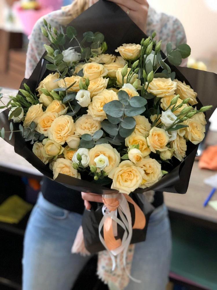 Букет цветов из: Розы и Лизиантусы в Земетчино