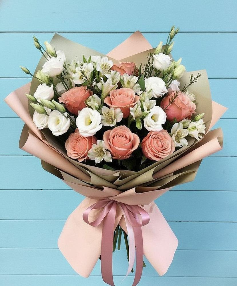 Букет цветов из: Розы, Альстромерии и Лизиантусы в Земетчино