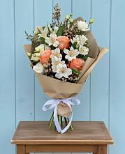 Букет цветов из:  Альстромерии, Лизиантусы, Розы и Хризантемы #REPLACE_PRED# Земетчино