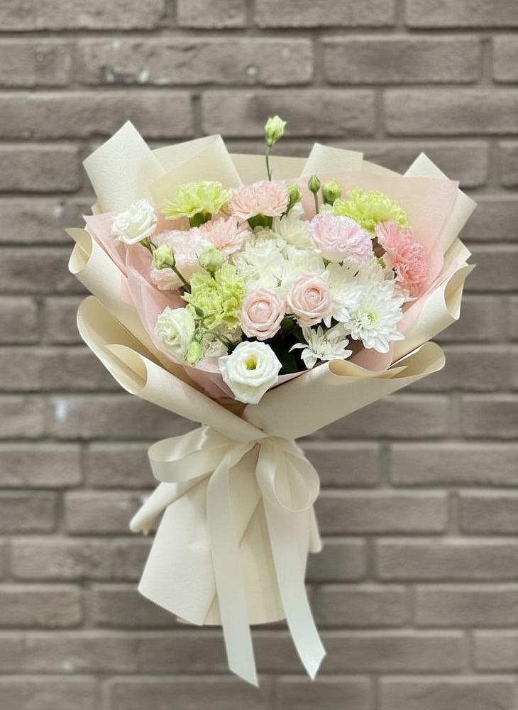 Букет цветов из: Гвоздики, Розы, Лизиантусы и Хризантемы в Земетчино