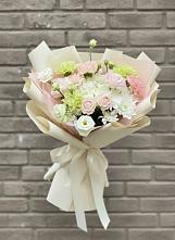 Букет цветов из:  Гвоздики, Розы, Лизиантусы и Хризантемы #REPLACE_PRED# Земетчино