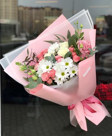 Букет цветов из: Розы, Лизиантусы и Хризантемы в Земетчино